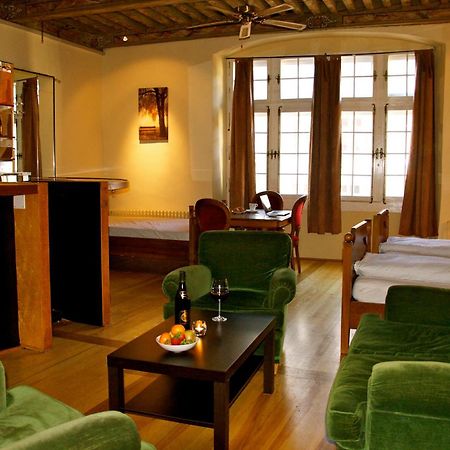 Aux Chambres Du Banneret Neuchâtel Εξωτερικό φωτογραφία