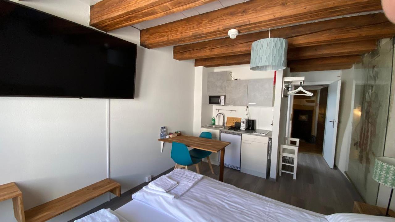 Aux Chambres Du Banneret Neuchâtel Εξωτερικό φωτογραφία