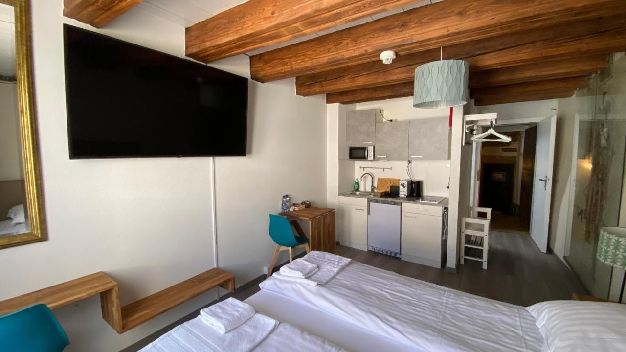 Aux Chambres Du Banneret Neuchâtel Εξωτερικό φωτογραφία