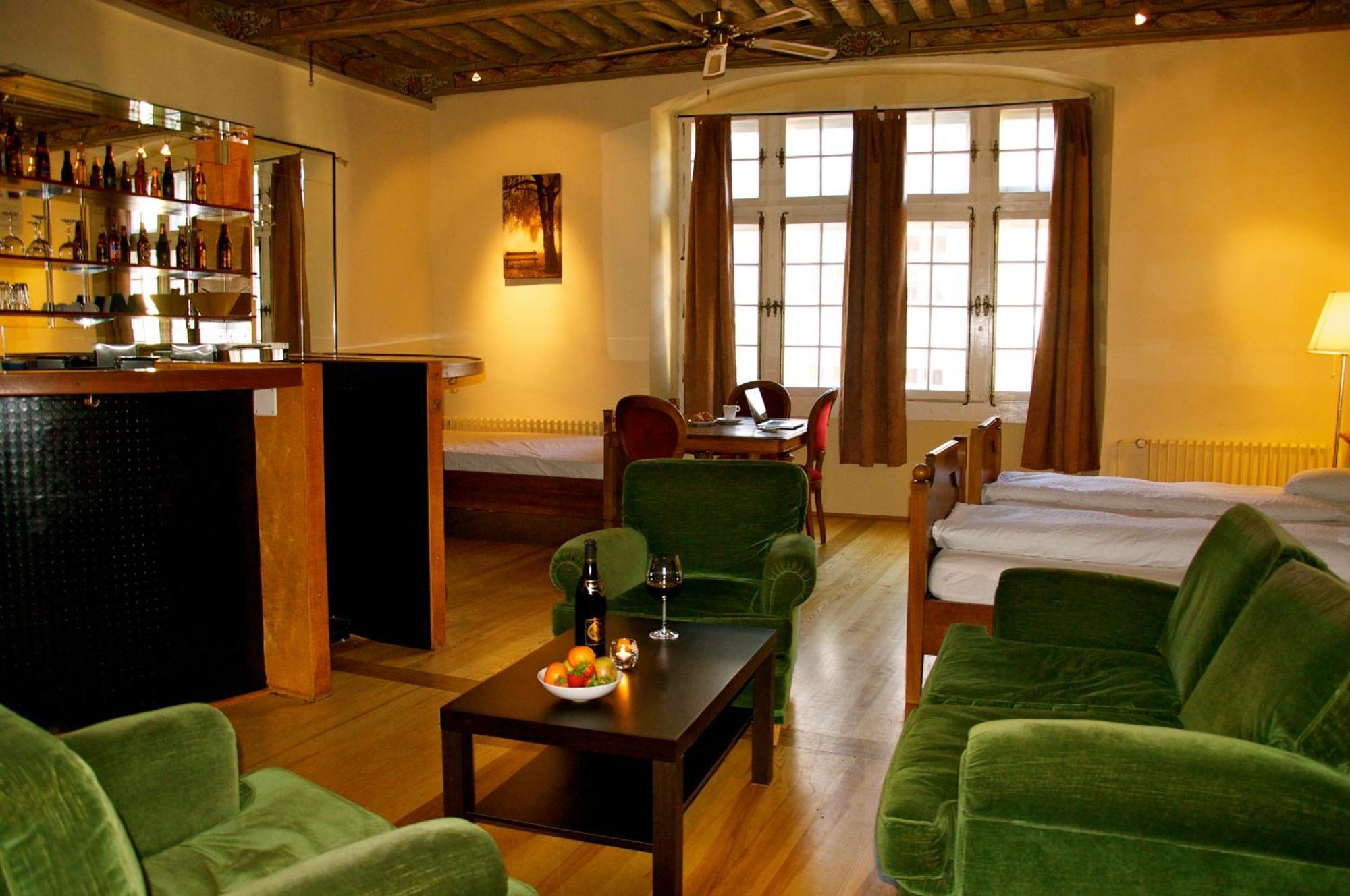 Aux Chambres Du Banneret Neuchâtel Εξωτερικό φωτογραφία