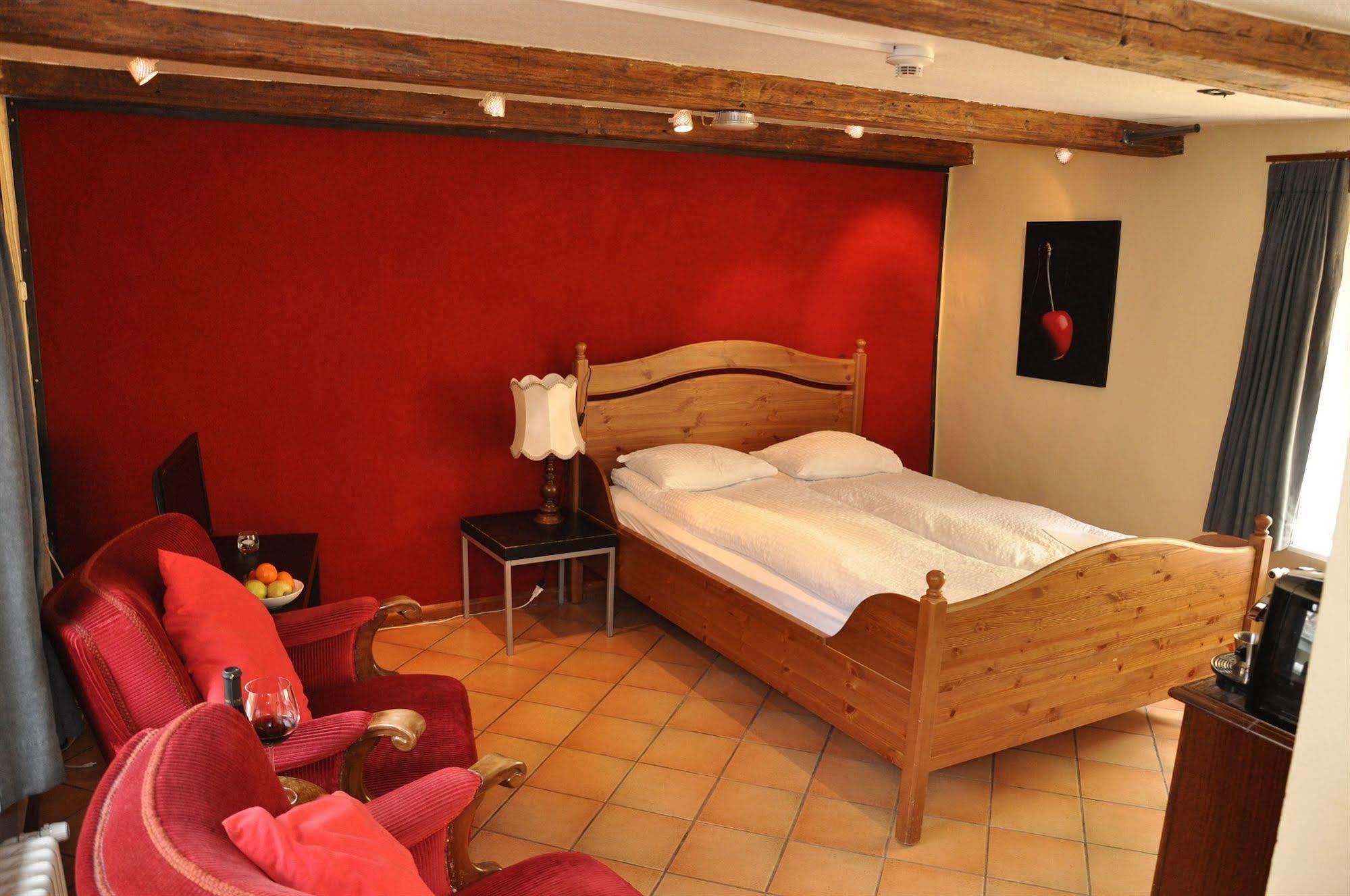 Aux Chambres Du Banneret Neuchâtel Εξωτερικό φωτογραφία