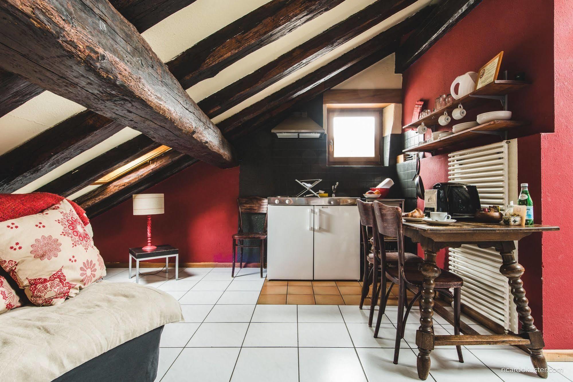 Aux Chambres Du Banneret Neuchâtel Εξωτερικό φωτογραφία
