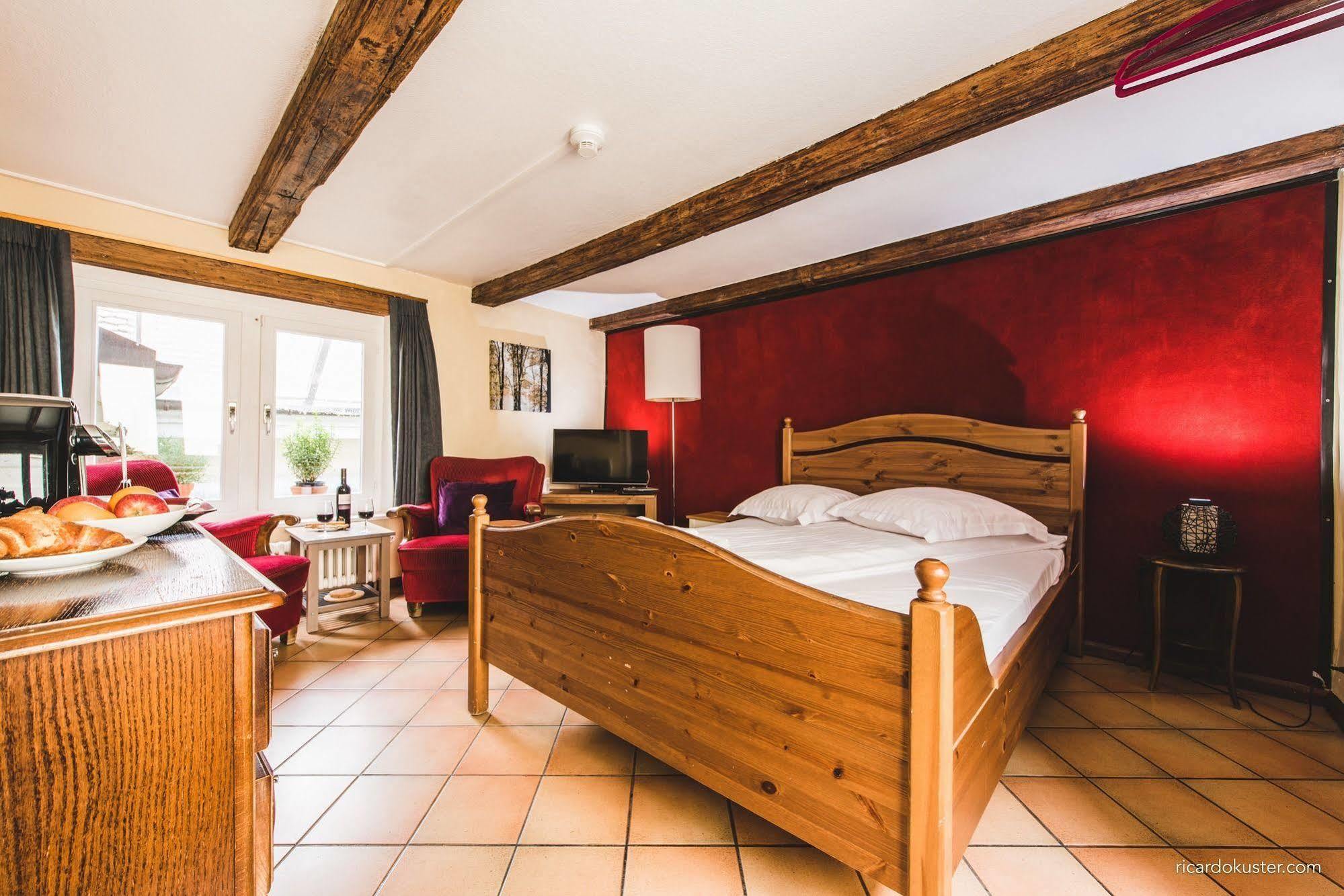 Aux Chambres Du Banneret Neuchâtel Εξωτερικό φωτογραφία